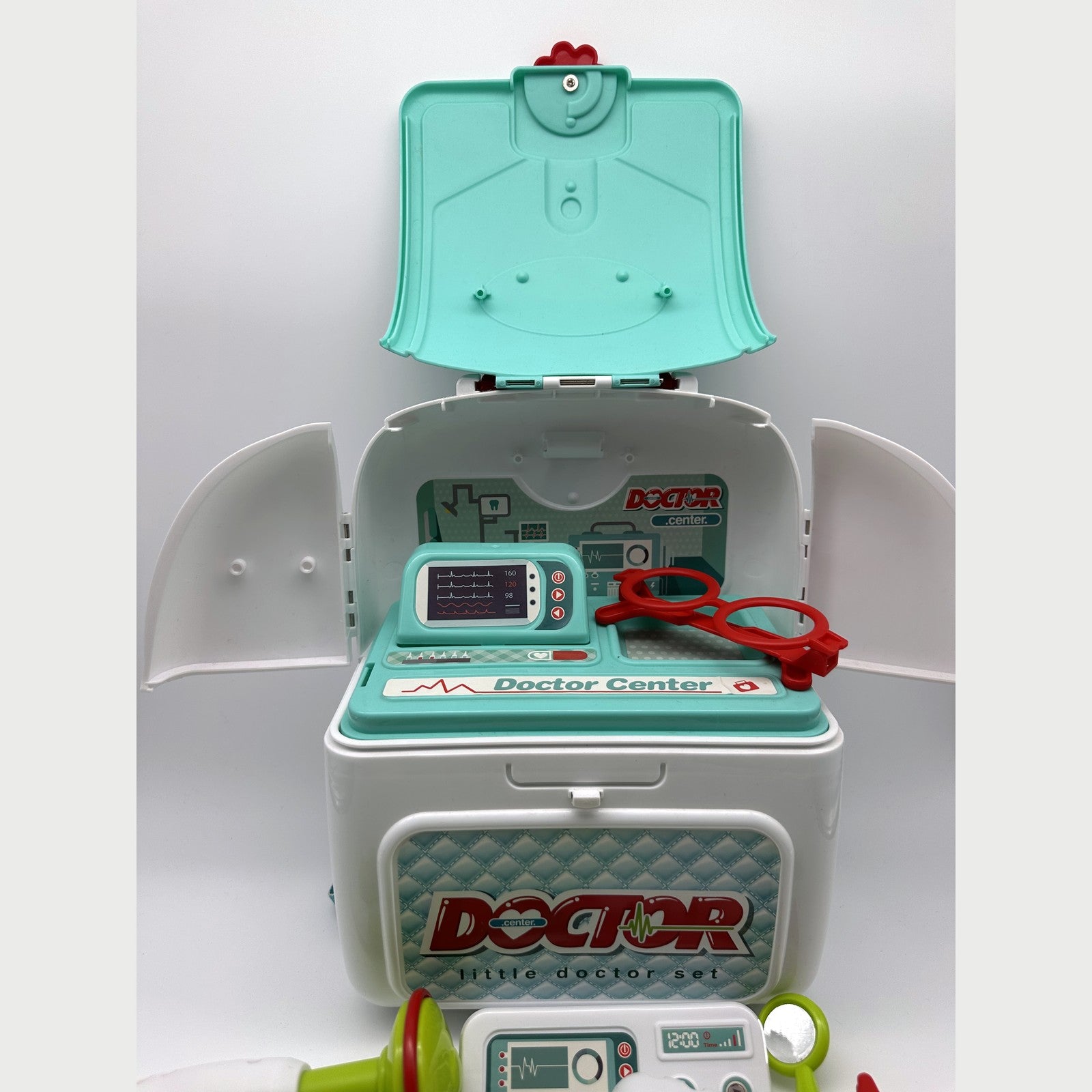 Little Doctor Play Set in Backpack Case · 3+ yrs · 12 pieces