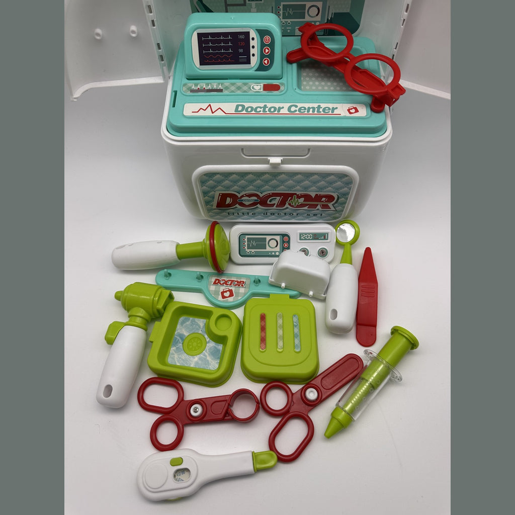 Little Doctor Play Set in Backpack Case · 3+ yrs · 12 pieces