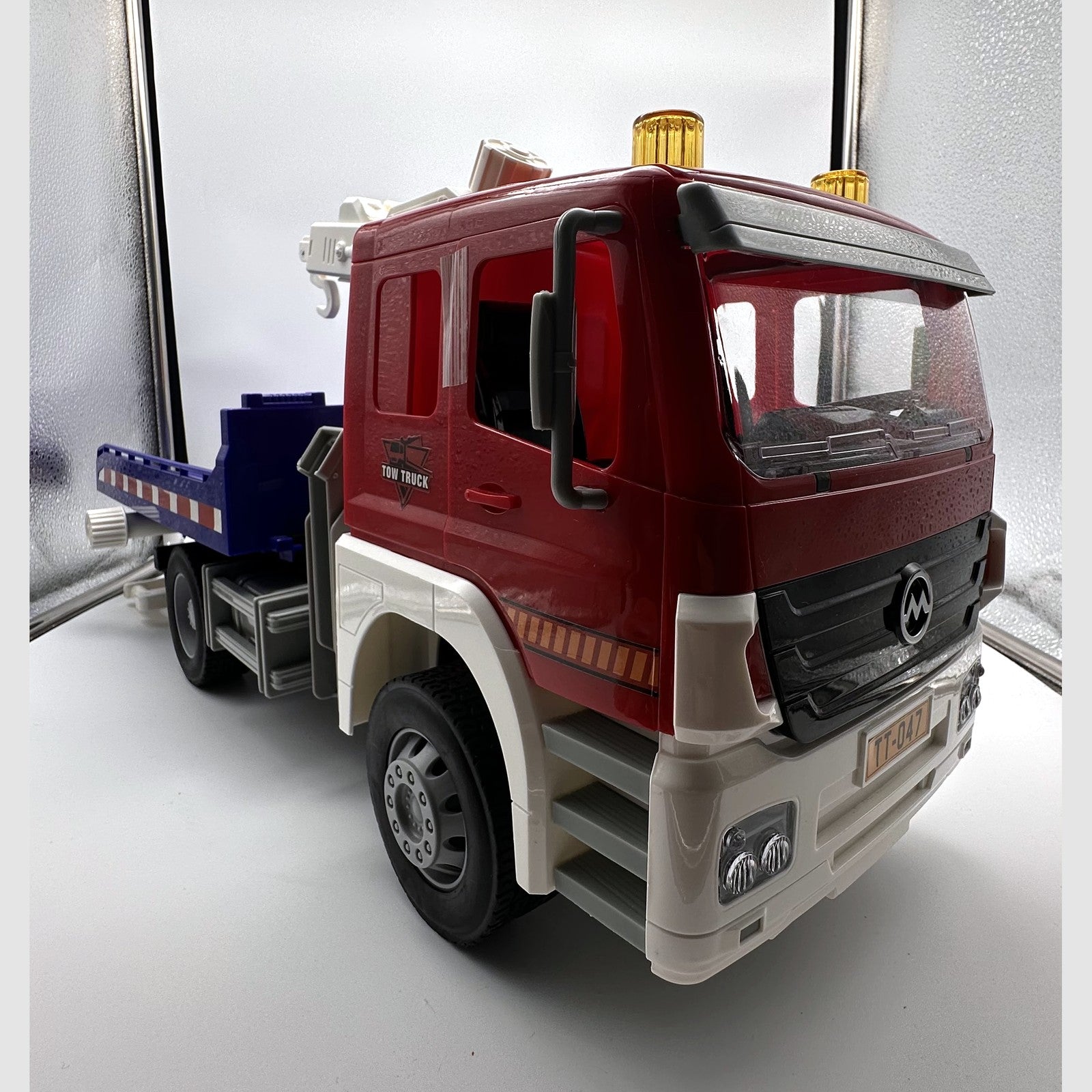 Tow Truck with Working Crane & Flatbed · 3+ yrs