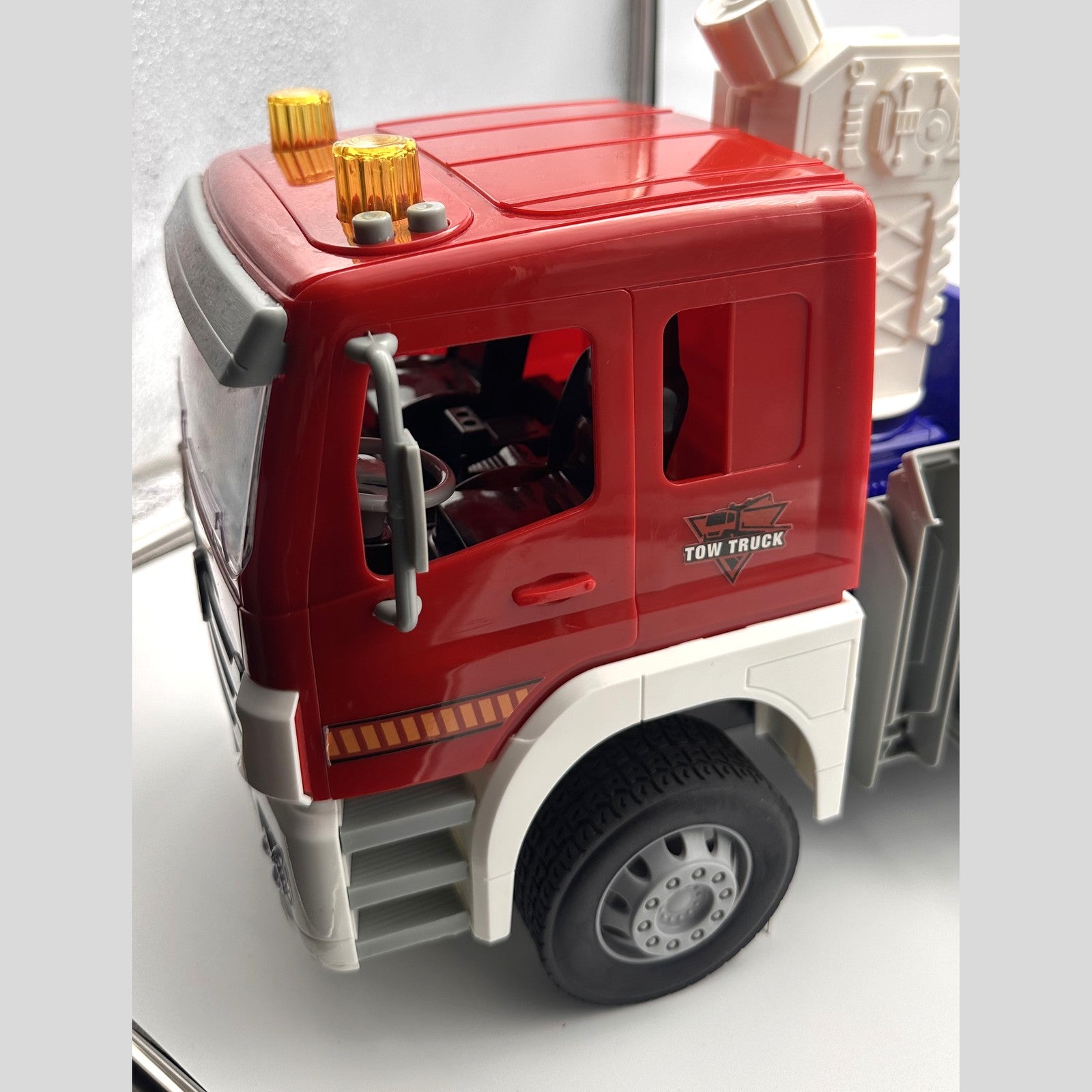 Tow Truck with Working Crane & Flatbed · 3+ yrs